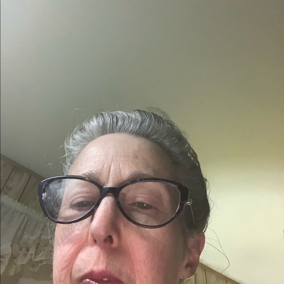 Meet your Posher, Carol - Picture 1 of 1